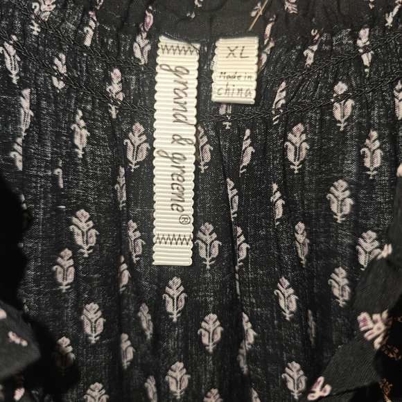 NWOT Grand & Greene Black and White Patterned Blouse - Picture 2 of 4